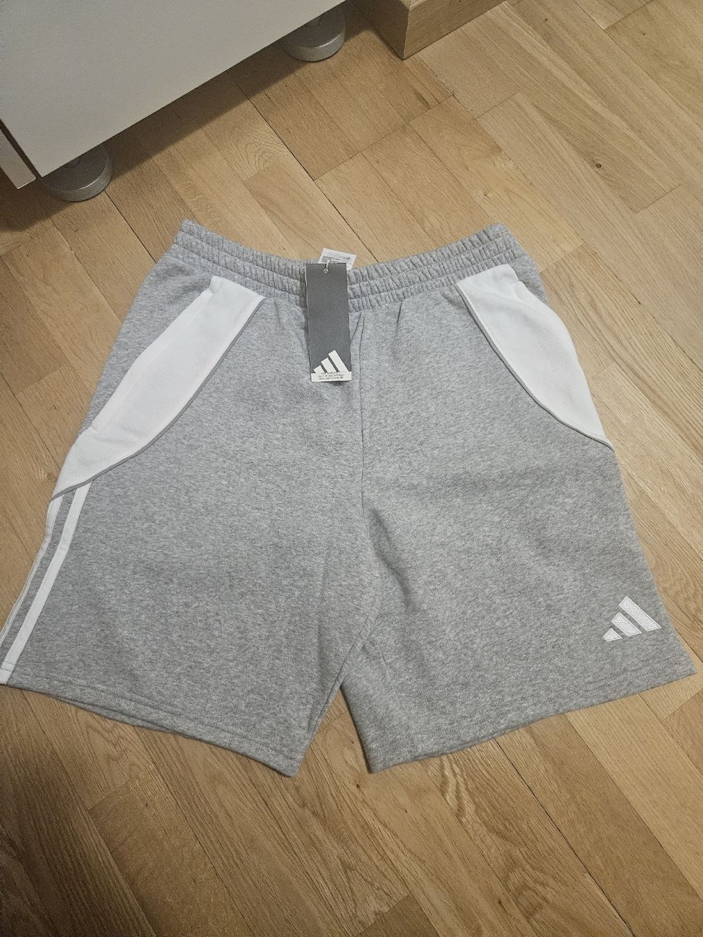 Adidas Pantalons: Adidas Shorts Hose Gr.M – Neuf avec emballage d'origine à Emmenbrücke par TopGato