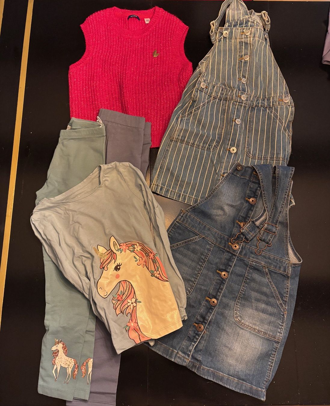 Lotti & Set di vestiti: Kleiderpaket 6-teilig Gr.: 128 – Usato da Buchs ZH venduto da Donsalentino