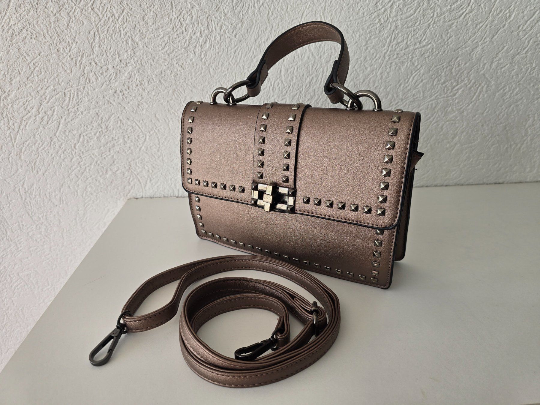 Taschen für Damen: Sac clouté bronze métallique – Neu (gemäss Beschreibung) aus Les Verrières von kitel79 2