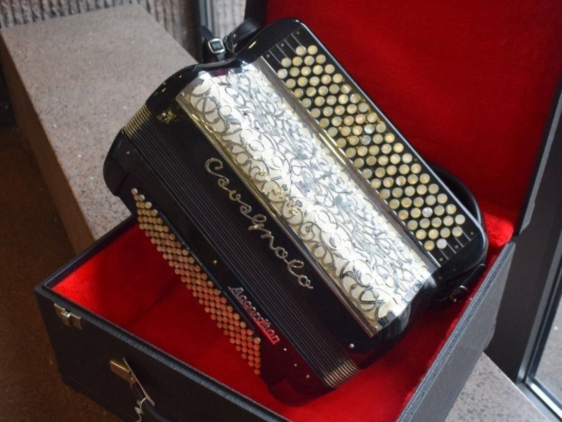 Strumenti musicali: Akkordeon chromatisch Cavagnolo – Usato da Zürich venduto da baumusik 3