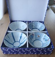Japanische/ chinesische Schalen Set 4 Stück, neu im Karton!