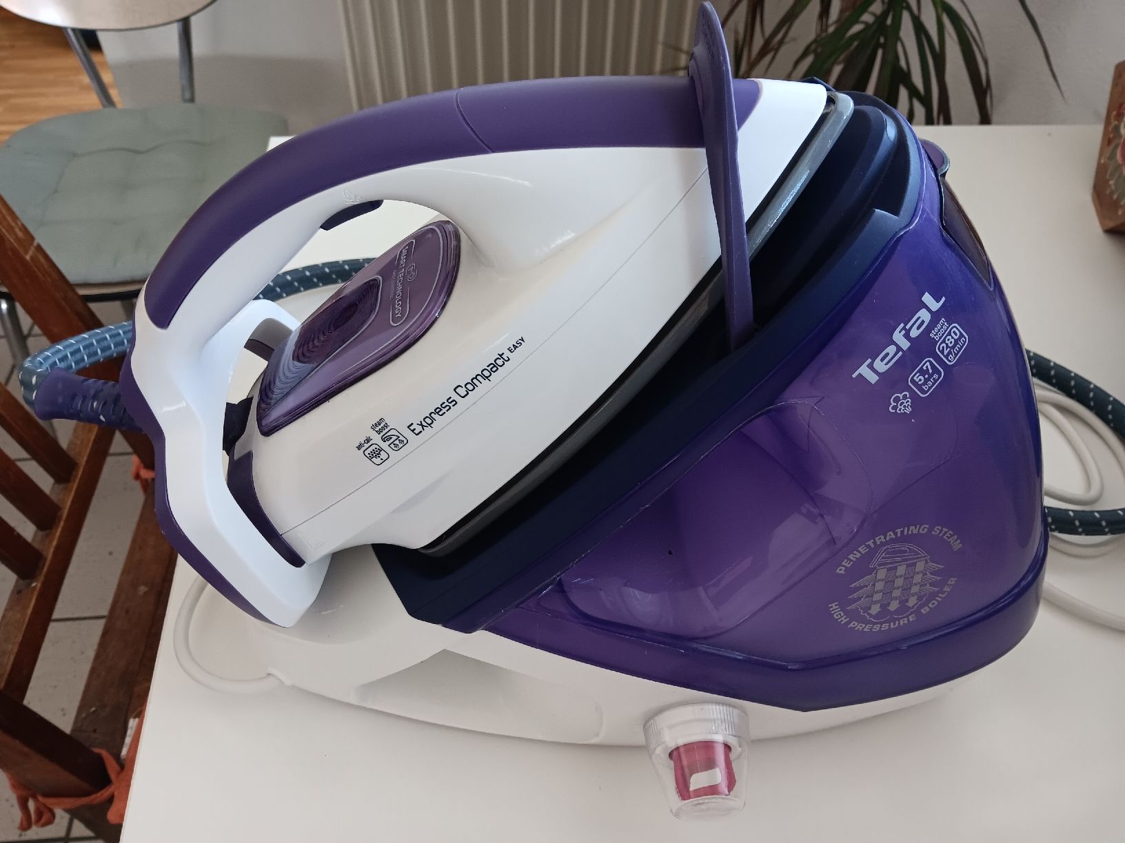 Tefal Bügeleisen: Tefal Express Compact Easy Steam Generator Iron – Gebraucht aus Versoix von lpid69 4