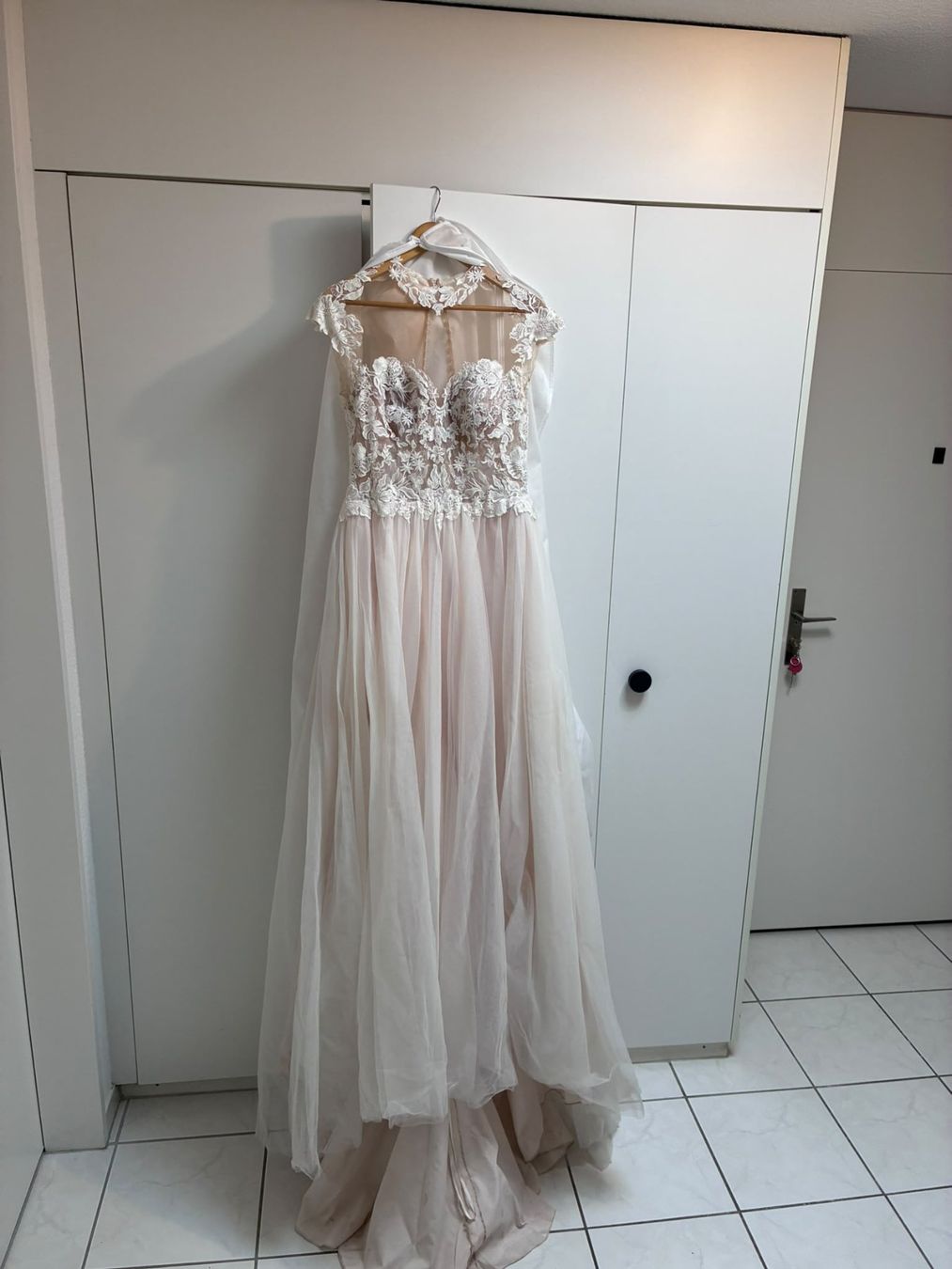 Kleider: Hochzeitskleid Grösse M 40 – Gebraucht aus Brügg BE von Saucisse 9