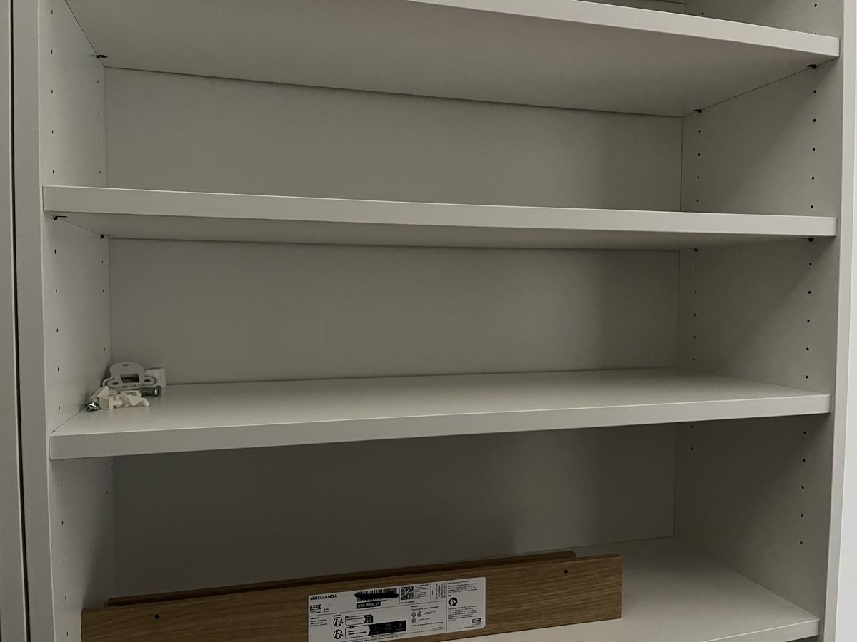 Ikea Armadi: Weisser Schrank von Ikea – Usato da Zürich venduto da cat_rsn7 2