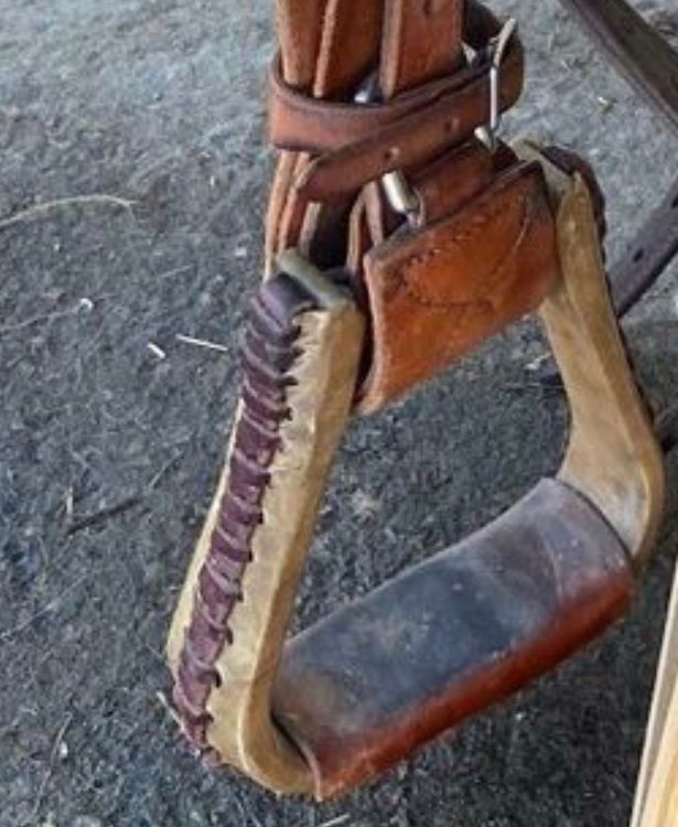 Paire D'étriers De Selle Western - Aluminium Coudé Gravé, Marches Caoutchouc, Occasion