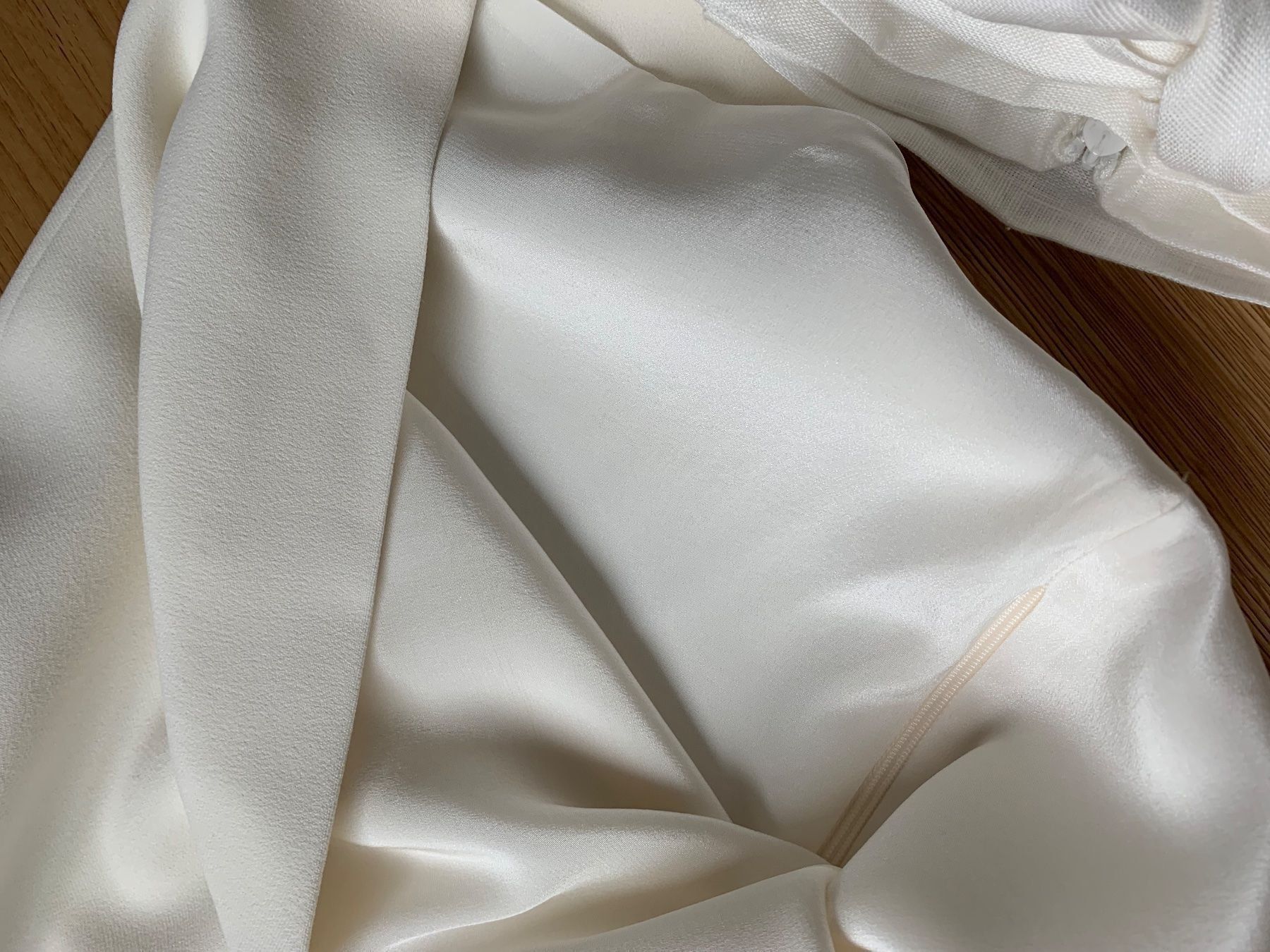 The Row Camicette: Seidenshirt Seidenbluse The Row – Usato da Basel venduto da Kalleskaviar 1