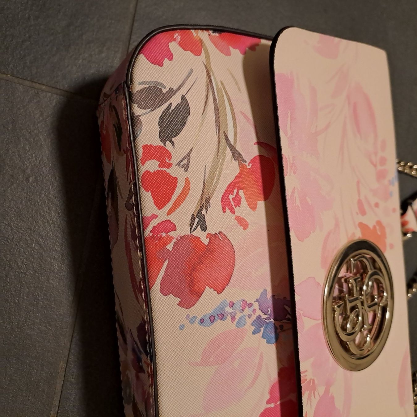 Guess Taschen für Damen: Guess Tasche – Neu (gemäss Beschreibung) aus Zürich von Simonikus 2