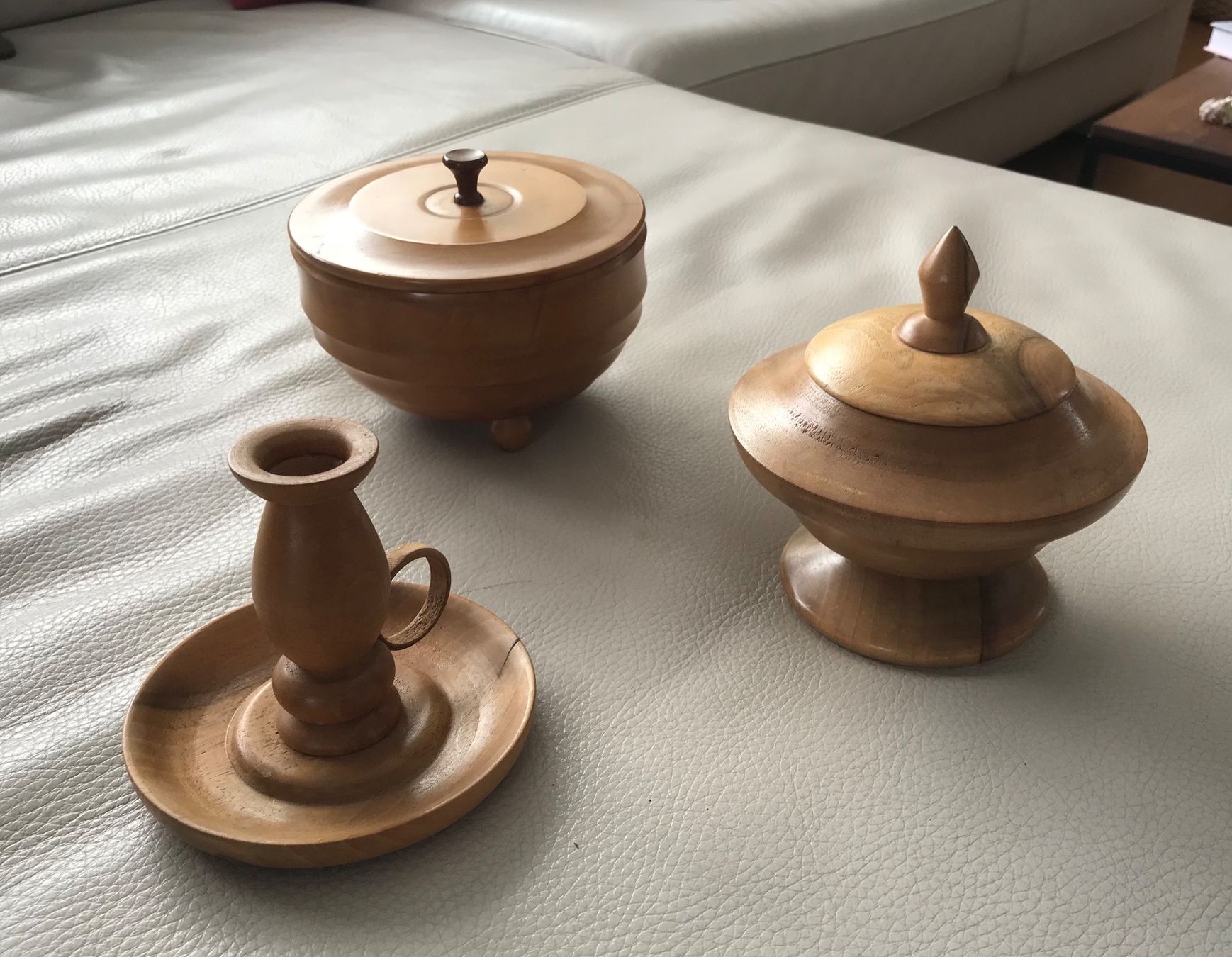 Toutes les décorations: Holz-Set: Dose, Schale mit Deckel und Kerzenständer – D'occasion à Hittnau par Noppi 6