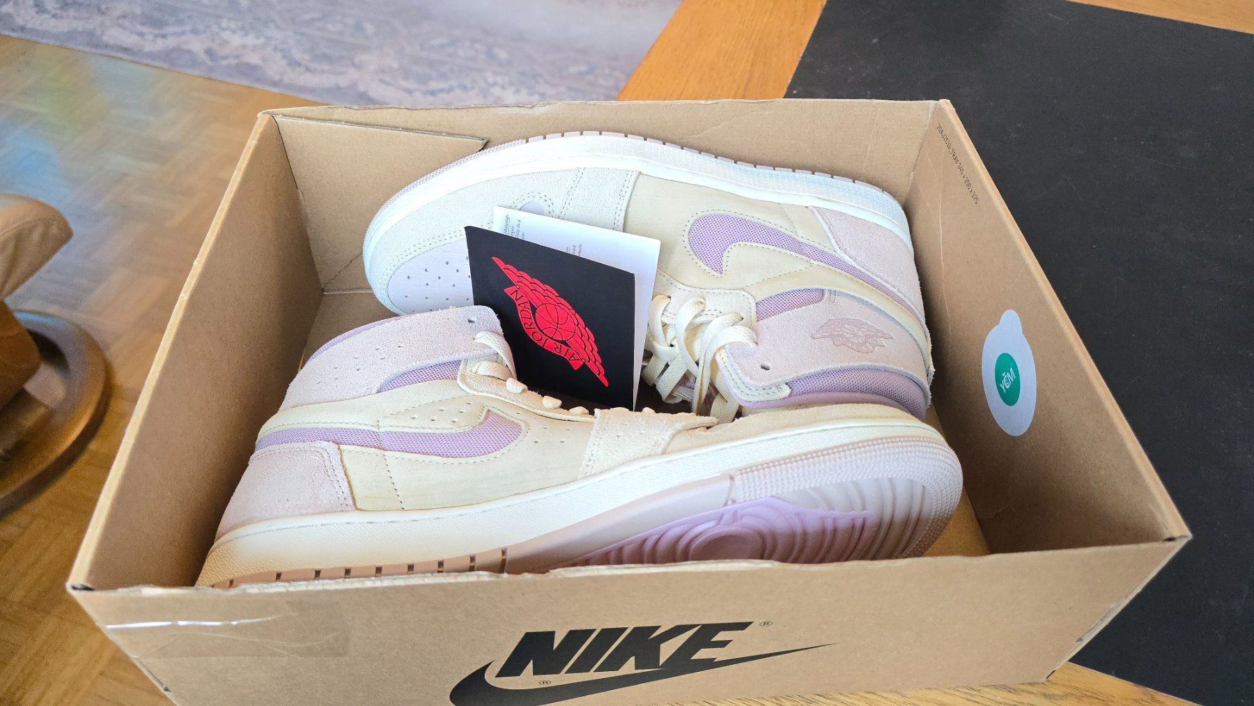 Jordan Scarpe da uomo: Jordan 1 High Zoom Air CMFT 2 EU 44.5 – Nuovo (secondo la descrizione) da Wallisellen venduto da theblacksheep 6