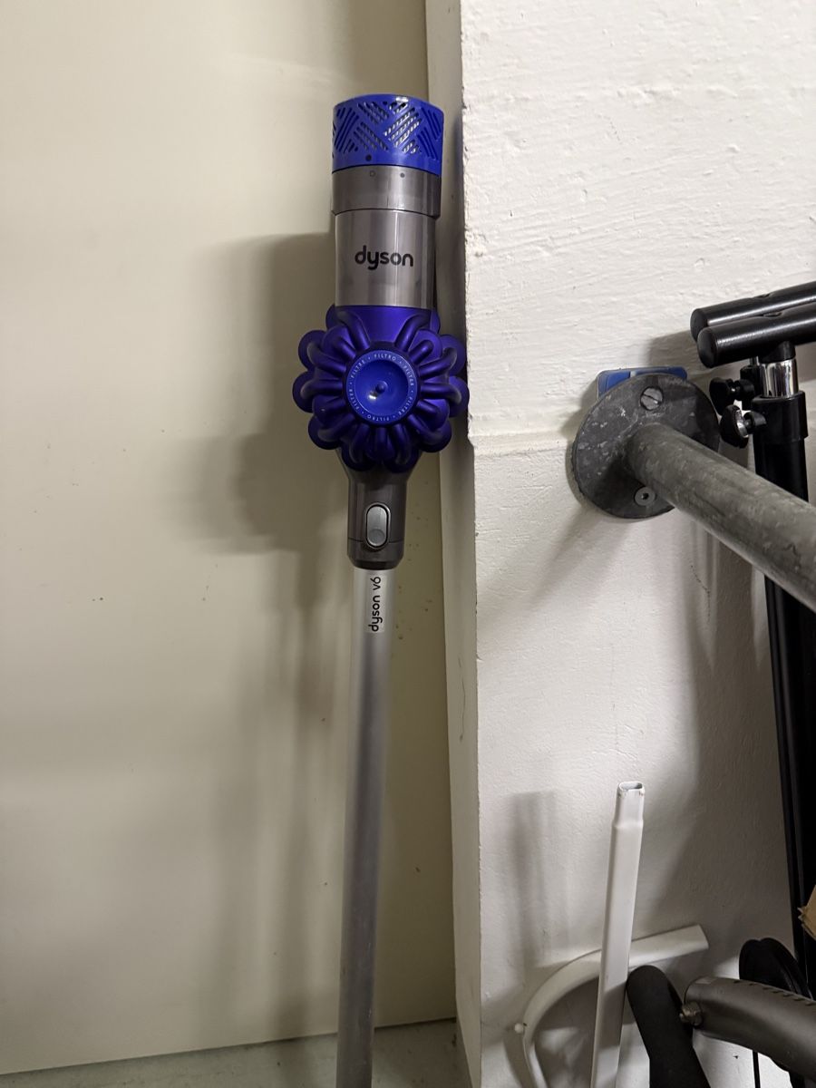 Dyson Aspirapolveri & Accessori: Dyson V6 Akku-Staubsauger – Usato da Birsfelden venduto da mah_6yvz 1