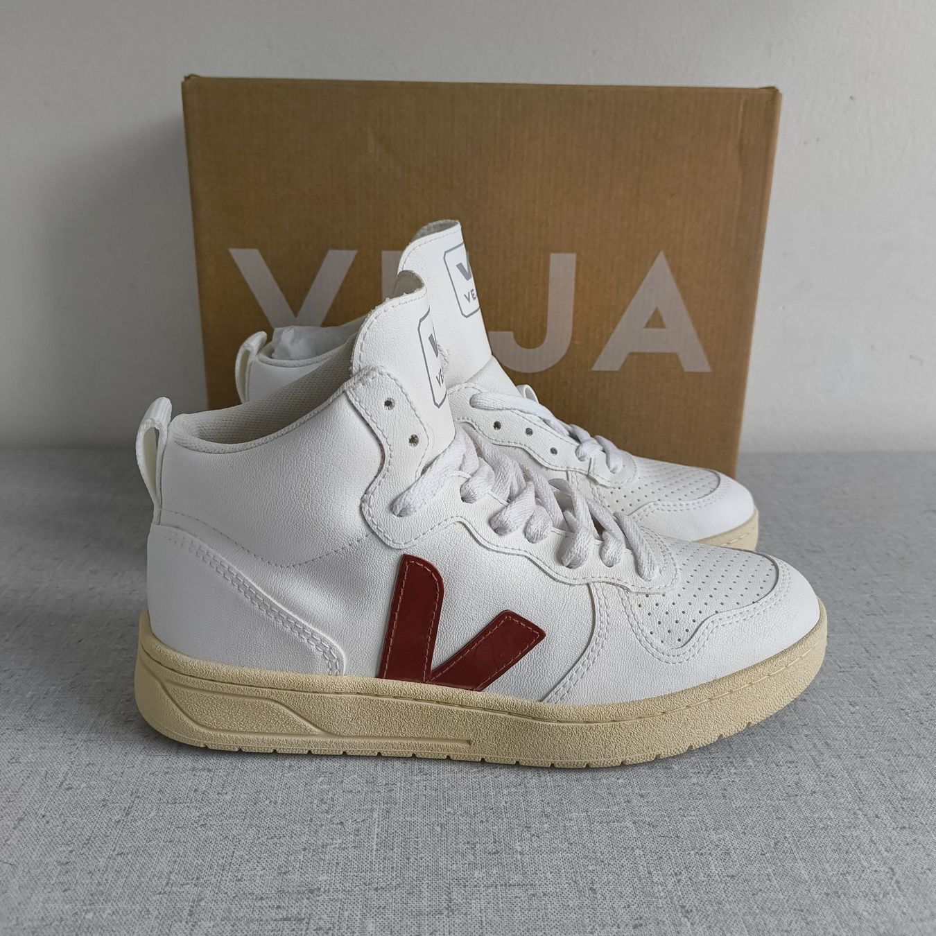 Veja Scarpe da donna: VEJA V15, Grösse US 6, EURO 37 – Nuovo e nell'imballaggio originale da Uitikon Waldegg venduto da PJLS1