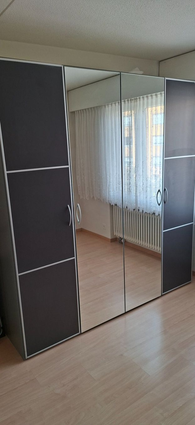 Schränke: Kleiderschrank – Gebraucht aus Männedorf von Mis_nl7l