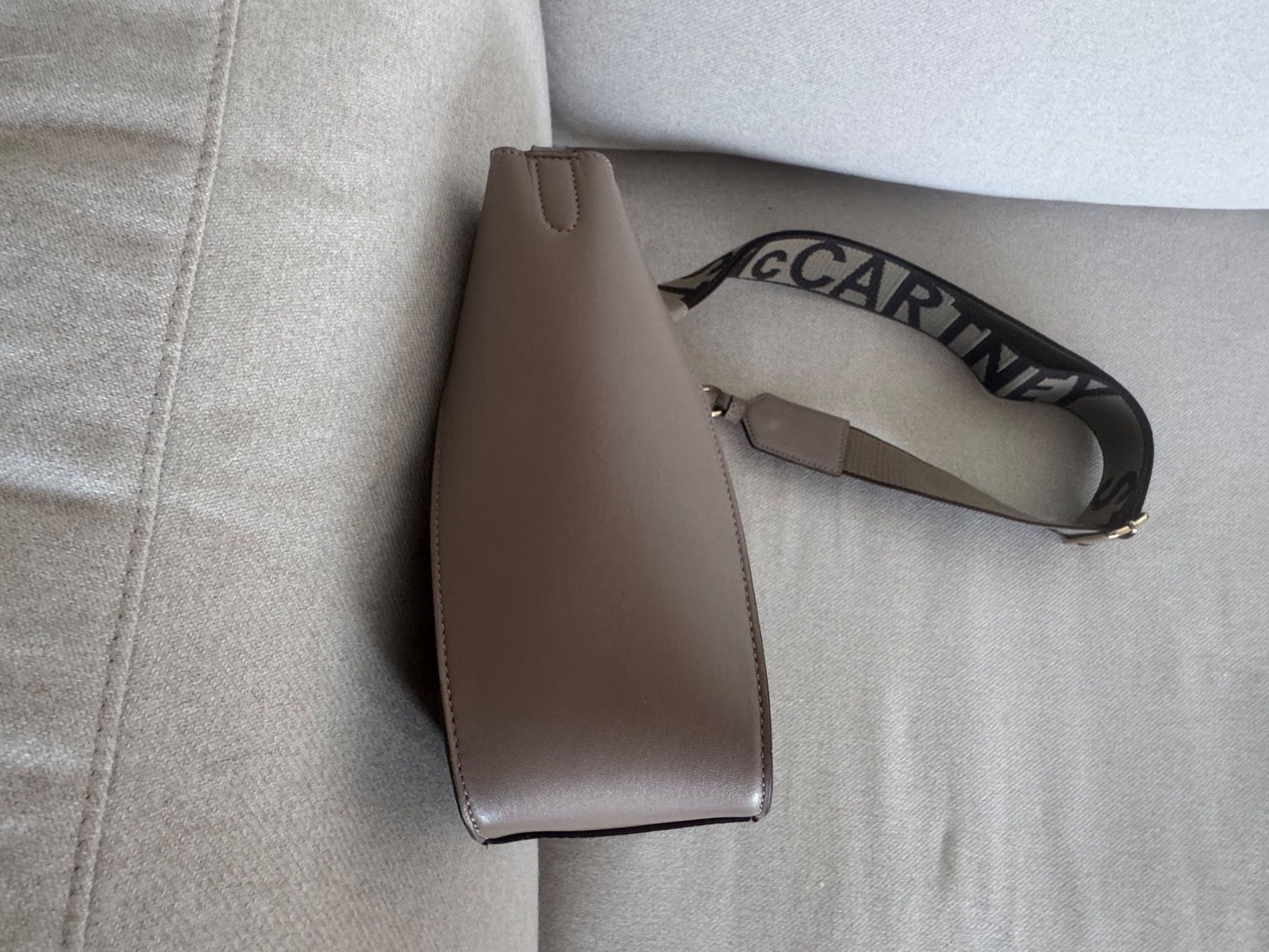 Stella McCartney Taschen für Damen: Stella Mccartney Logo Square Crossbody Bag – Gebraucht aus Castagnola von bet_xd6h 4