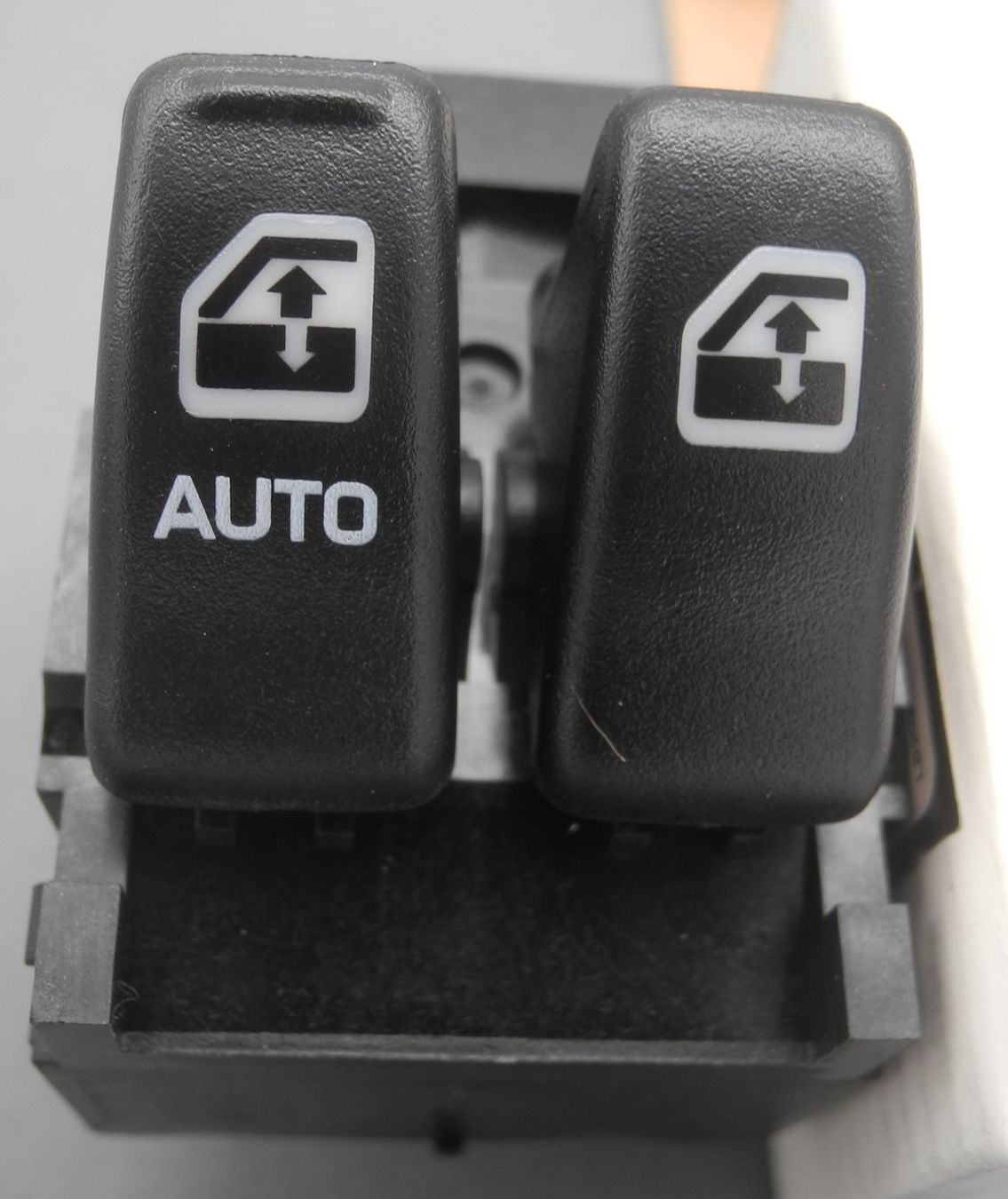 Interrupteurs: Dorman Window Switch Chevrolet Fensterheber Schalter – Neuf avec emballage d'origine à Kottwil par Crazyrolf 1