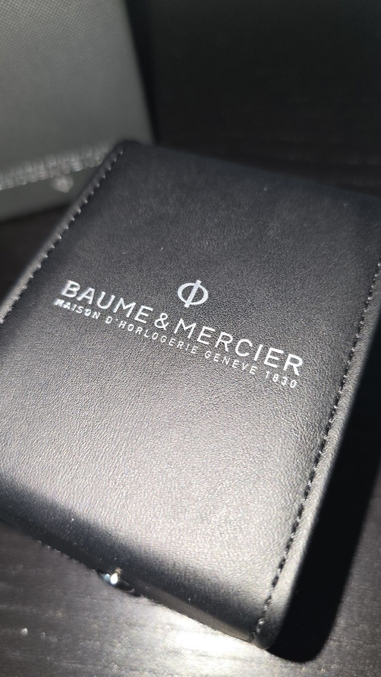 Baume & Mercier Scatole porta orologi: Baume & Mercier Uhrenbox Leder Schwarz  – Nuovo (secondo la descrizione) da Gampel venduto da Seilerwatches 2