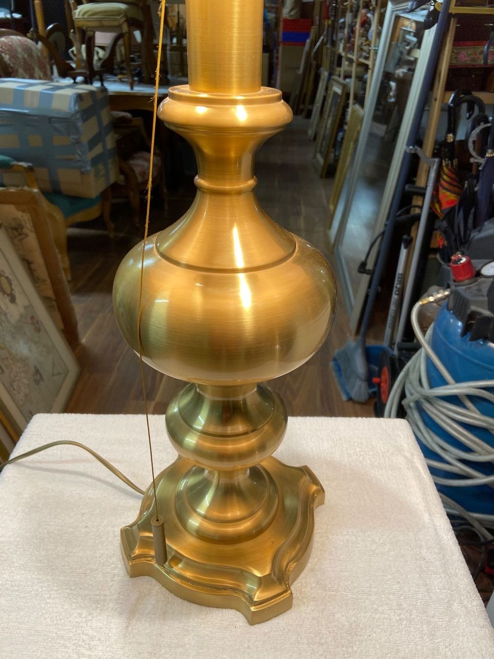 Lampen: ELEGANTE TISCHLAMPE AUS MESSING – Gebraucht aus Dietikon von brocki-eyra 2