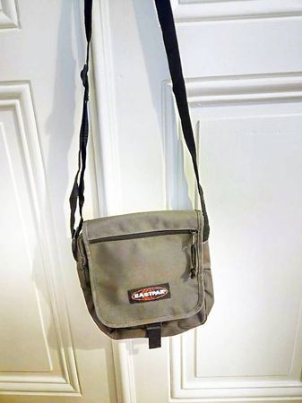 Sac bandoulière Eastpak vert kaki