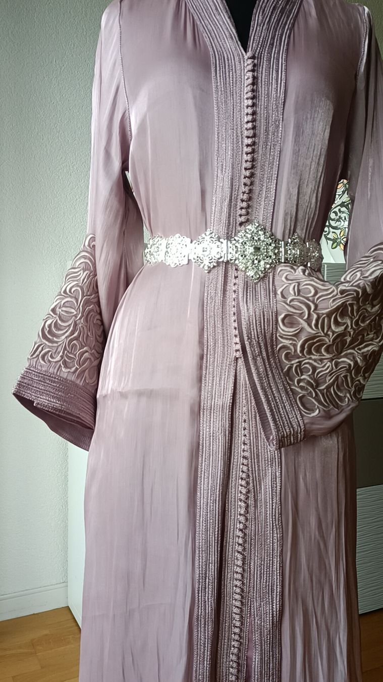 Vestiti: Robe caftan   violette taille M neuf  – Nuovo e nell'imballaggio originale da La Chaux-de-Fonds venduto da Luxary.25cachmirepro 4