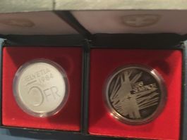 2 Gedenkmünze 1984 und 1986 PP in Schatulle