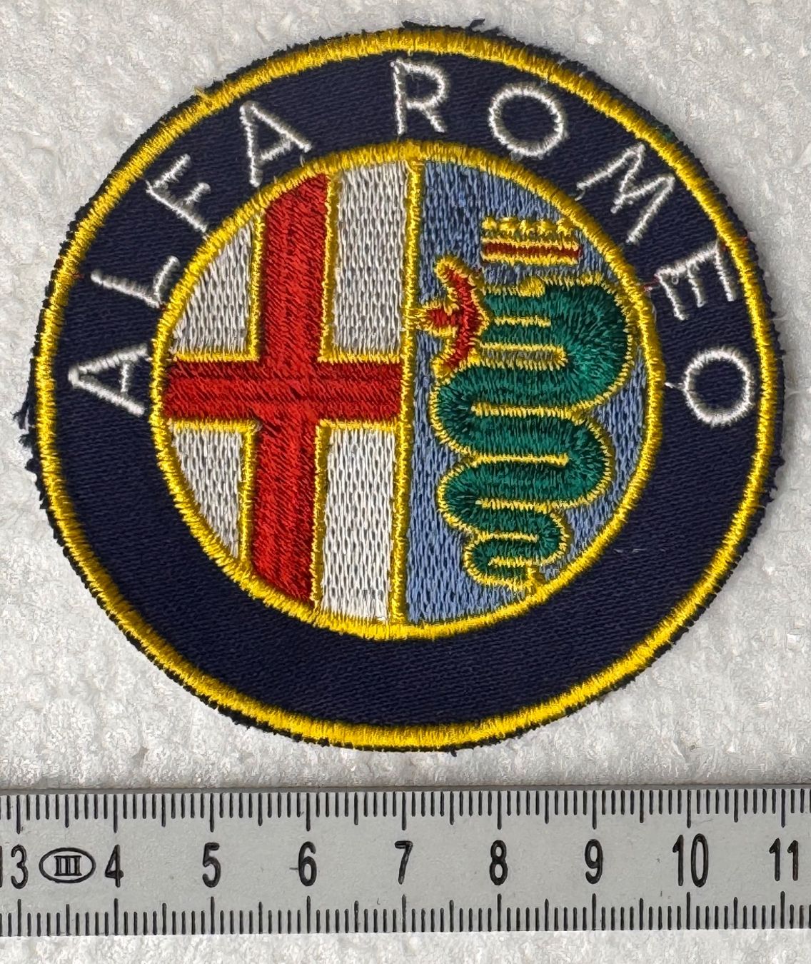 Alfa Romeo Toppe: Vintage Alfa Romeo gestickter Patch Logo Wappen Schild – Usato da Andwil SG venduto da Ariisa1234 1