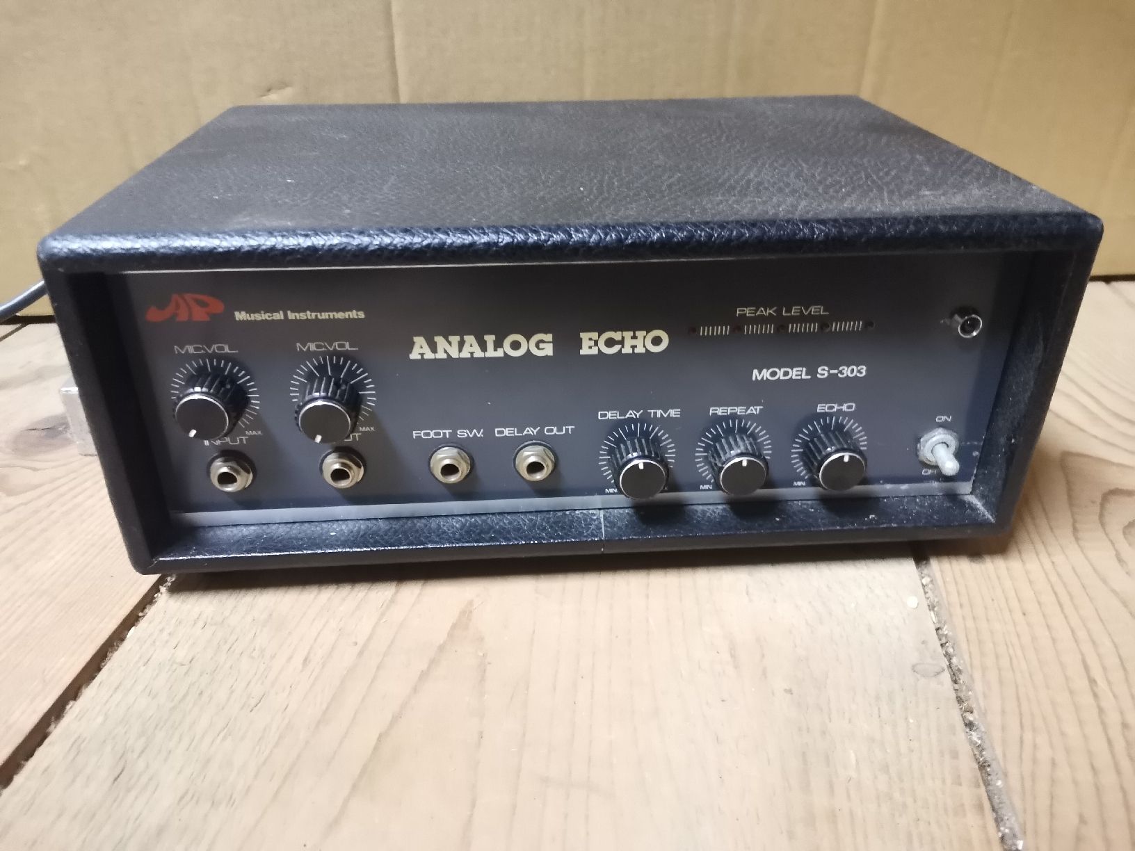 Equalizzatori: Analog Echo Gerät AP Musical Instruments Modell S-303 – Usato da Bottighofen venduto da andax