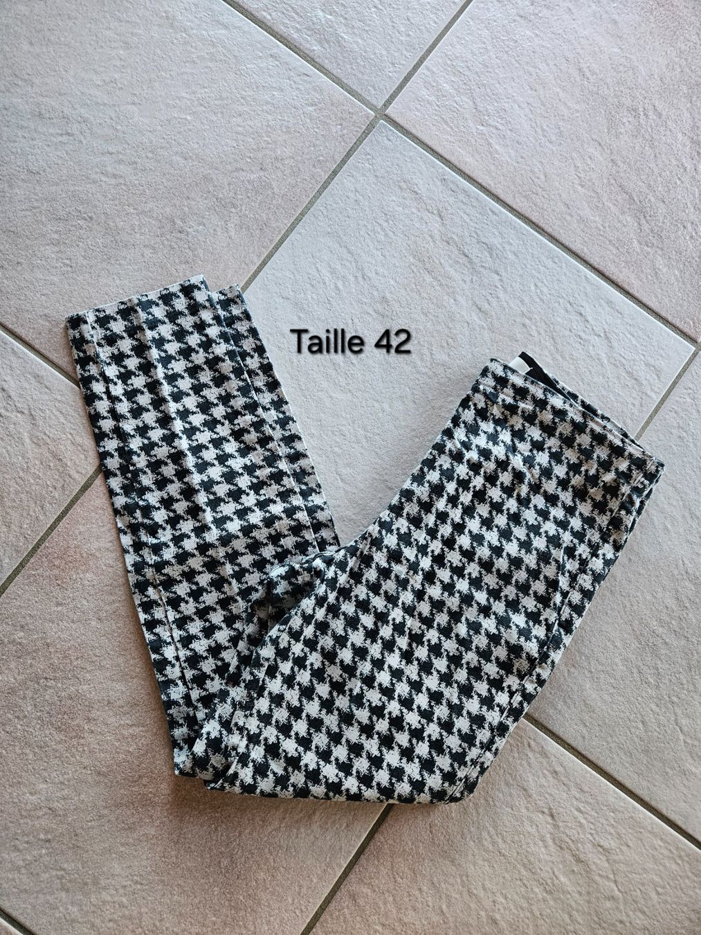 Pantaloni: Pantalon taille 42 – Usato da Vétroz venduto da sas_yln5