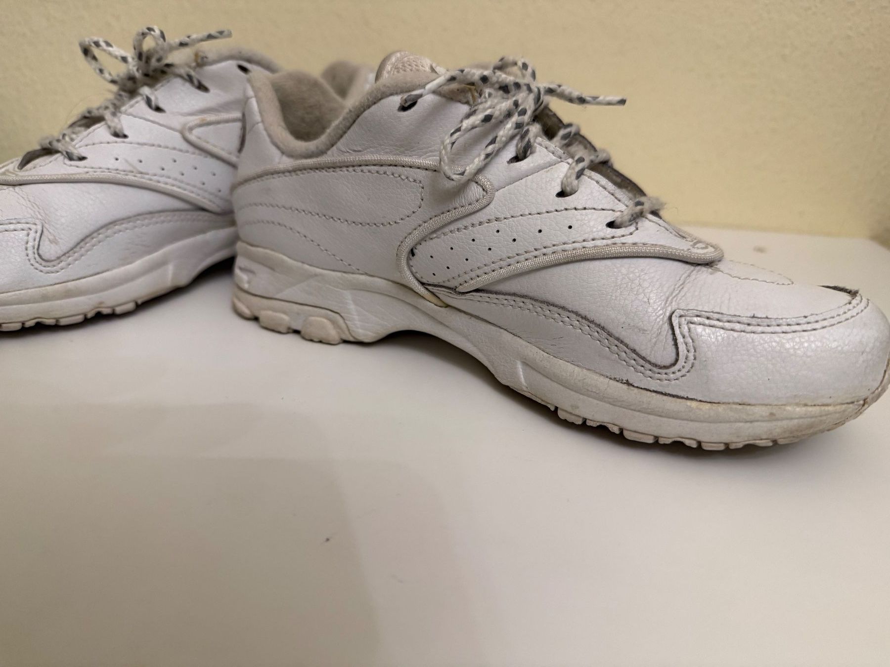 Reebok Chaussures hommes: Weisse Reebok Sneakers   -   Grösse 36 – D'occasion à Bern par rewe45 5