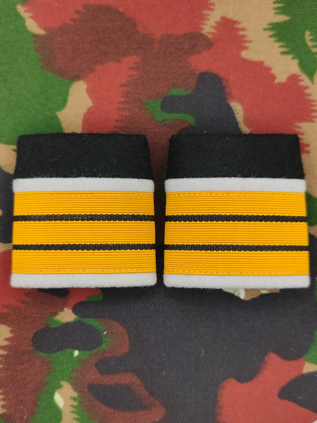 Schweizer Armee Uniformi:  Schulterpatten Oberst Set Ord. 1949 – Usato da Bauma venduto da SwissMilitaria