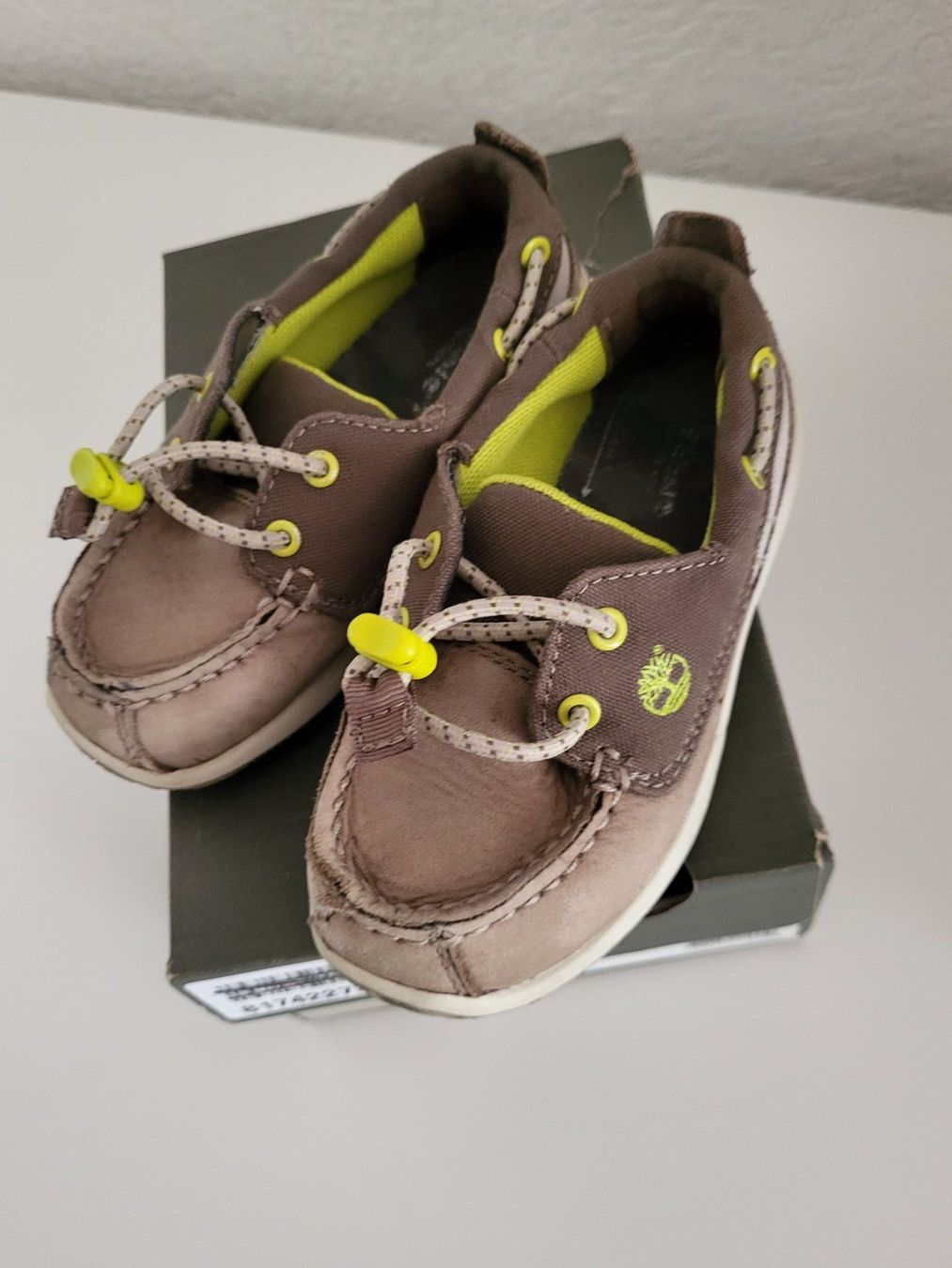 Chaussures garçon: Chaussures cuir – D'occasion à la tour de peilz par alegre02