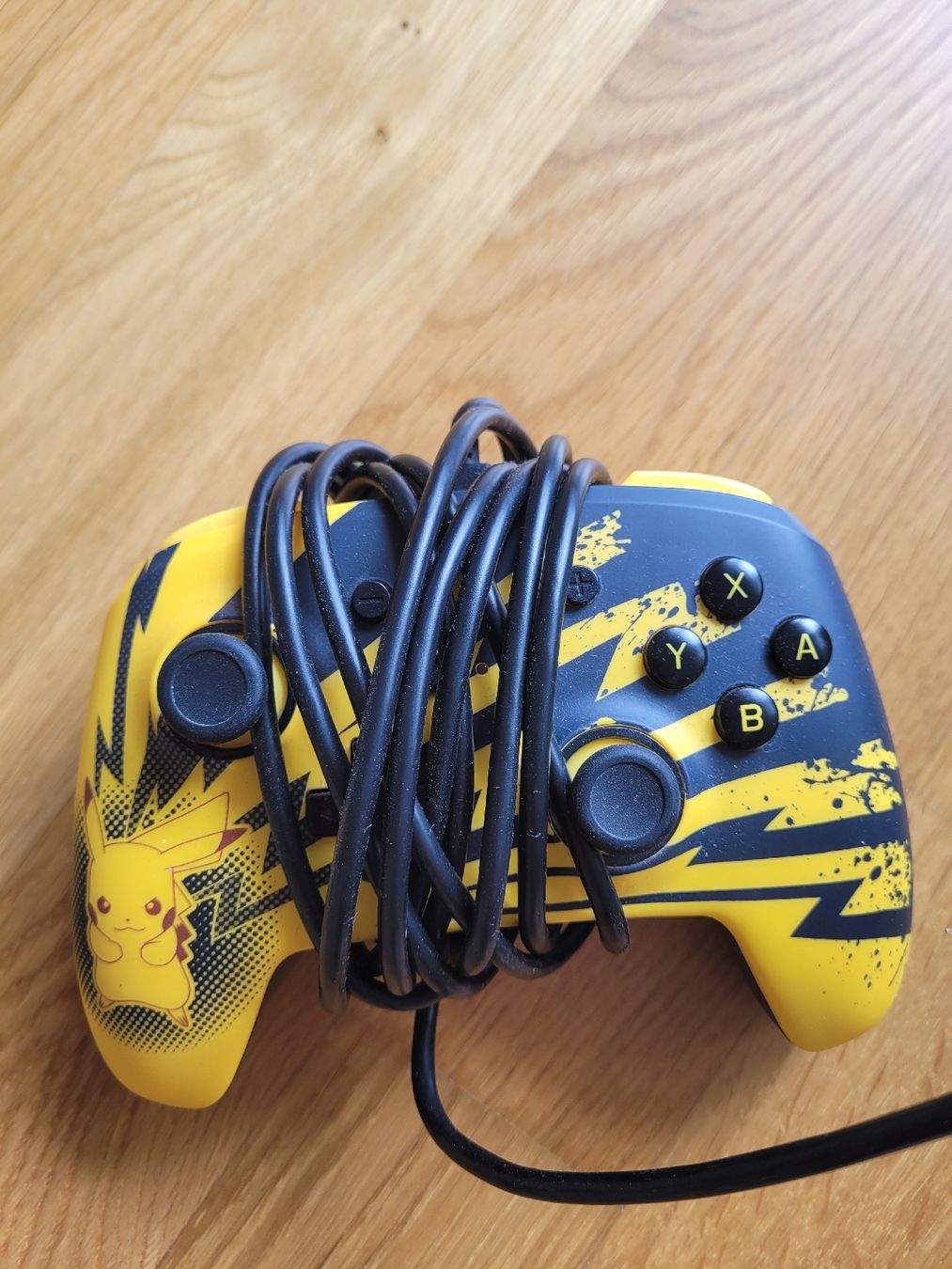 Nintendo Controller: Nintendo Switch Pikachu Controller – Nuovo (secondo la descrizione) da Basel venduto da Flurmli