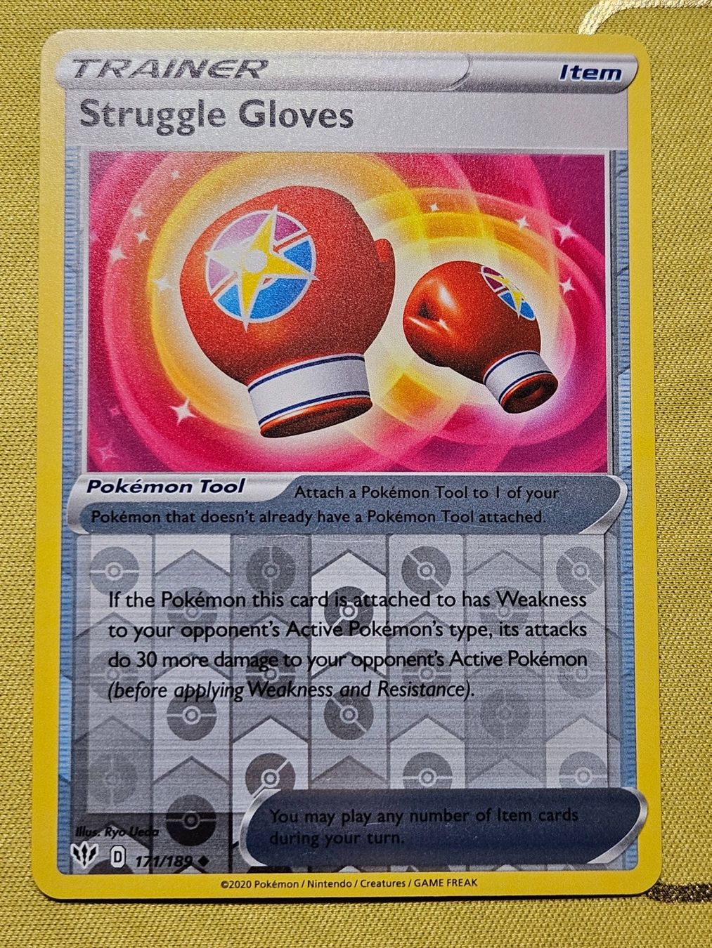 Pokémon Carte collezionabili: Darkness Ablaze - Struggle Gloves 171/189 EN – Usato da Bellinzona venduto da Pokemarco