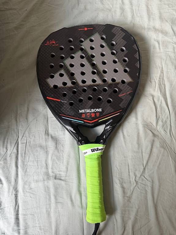 Racchette: Adidas Metalbone très bon état – Usato da Versoix venduto da nel_mb6k 4