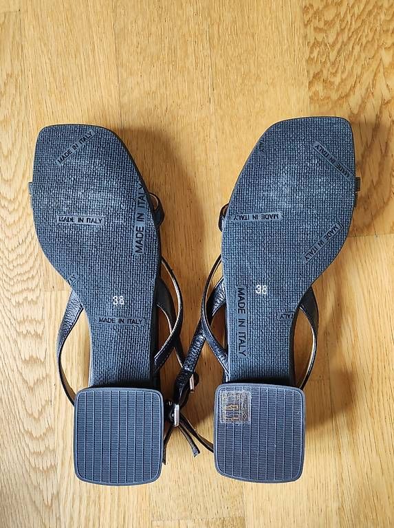 Scarpe da donna: Schwarz flache Sandalen – Usato da Winterthur venduto da rmngiulia 1