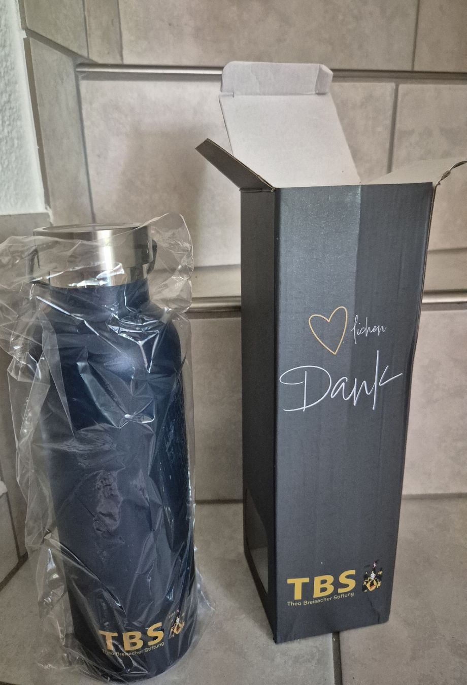 Gourdes & Thermos: Trinkflasche TBS Neu – Neuf avec emballage d'origine à Merlischachen par simplestuff123