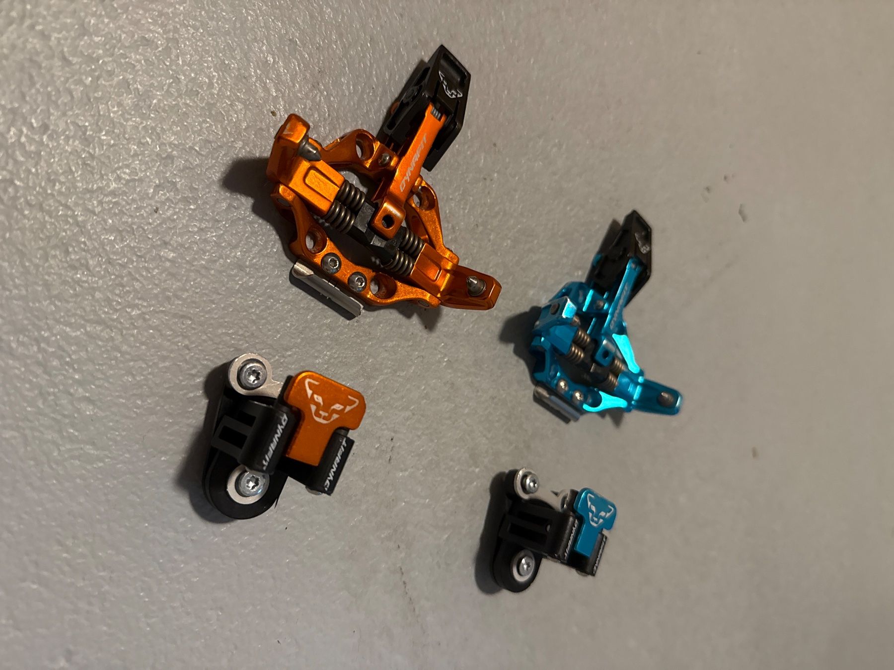 Dynafit Attacchi: Dynafit Low Tech Race 2.0 Auto-Lock Bindung Ultraleicht – Usato da Walenstadt venduto da Dirtykohlruebe