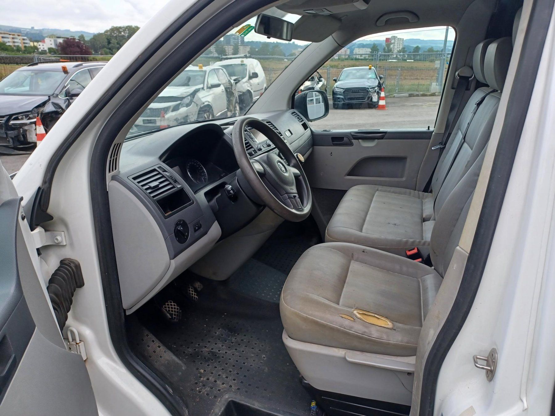 VW Véhicules utilitaires: VW T5 Transporter – D'occasion à Yverdon-les-Bains par  5