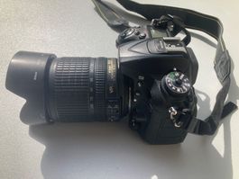 Nikon D7200 mit Objektiv und Tasche