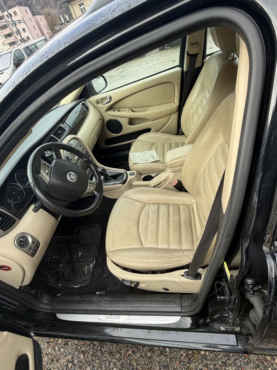 Jaguar Automobili: Jaguar X-Type 2.2Diesel Automatic – Difettoso da Mollis venduto da BSL10 9