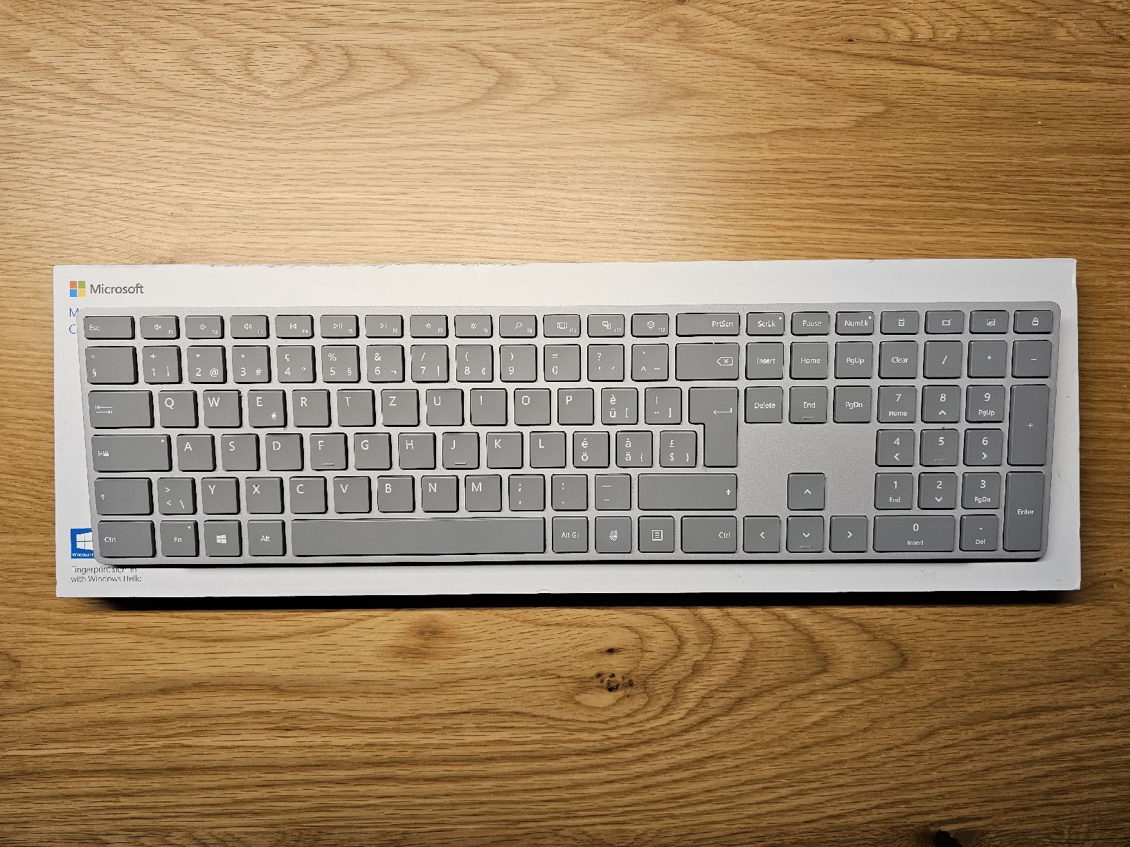 Microsoft Tastaturen: Microsoft Surface Keyboard ID Fingerprint – Gebraucht aus Locarno von  1