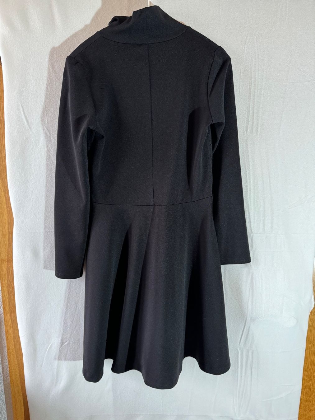 Vestiti: Schwarzes Langarm Kleid Gr. M – Usato da Grosswangen venduto da second_hand_dress 7