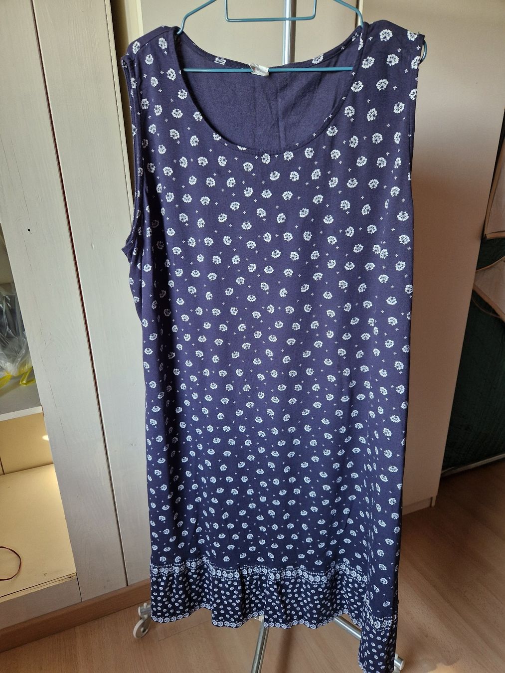 Kleider: Kleid Dunkel Blau mit Weiss gemustert – Gebraucht aus Niederbipp von Trude04