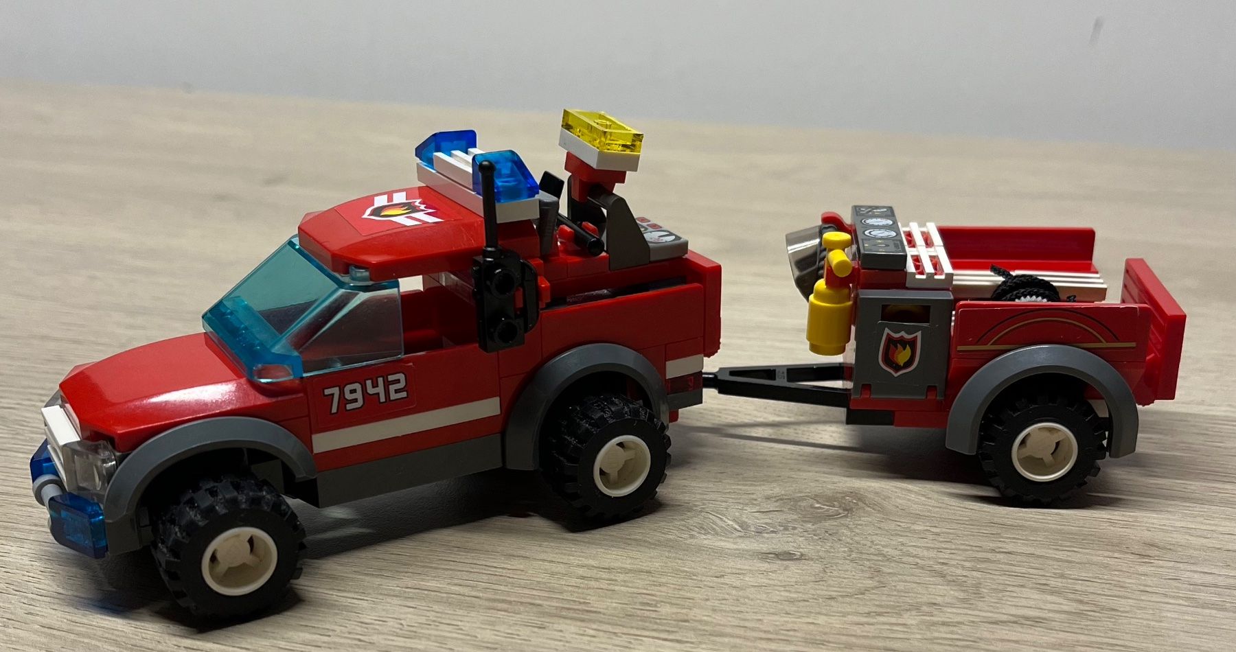 Lego Kit di costruzioni: Légo 7942 "Off-Road Fire Rescue" Complet+Manuel de 2007 – Usato da Courgenay venduto da Kolfree 2