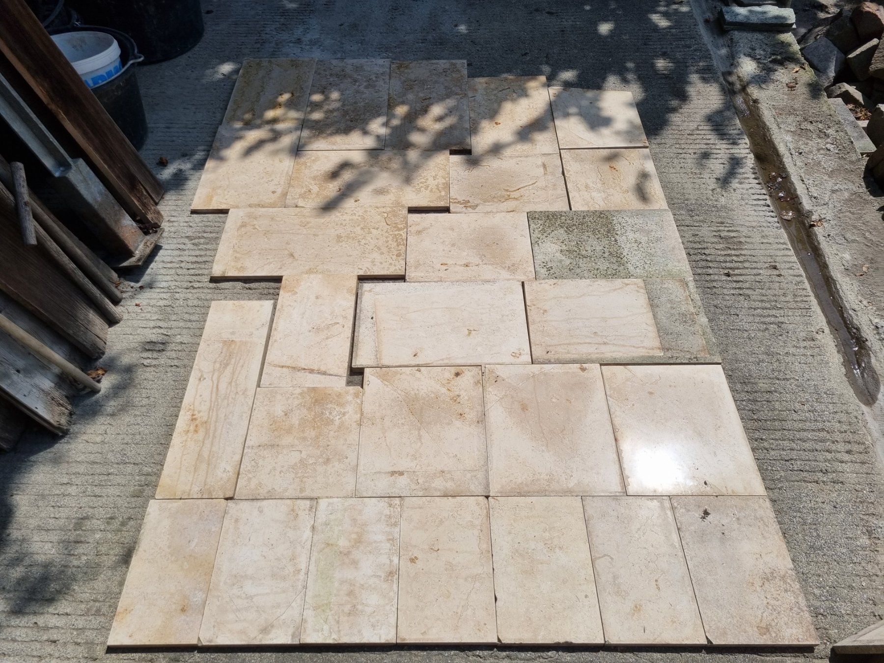 Rivestimenti per pavimenti: Gebrauchte Jura-Kalksteinplatten, ca. 3 m2 – Usato da Fürstenaubruck venduto da PizBeverin2018 1