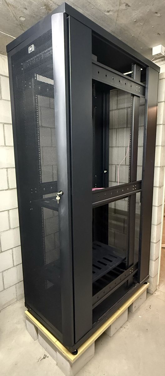 Armadi: HP Multimedia Schrank – Usato da Buchs AG venduto da MiWeFe17 1
