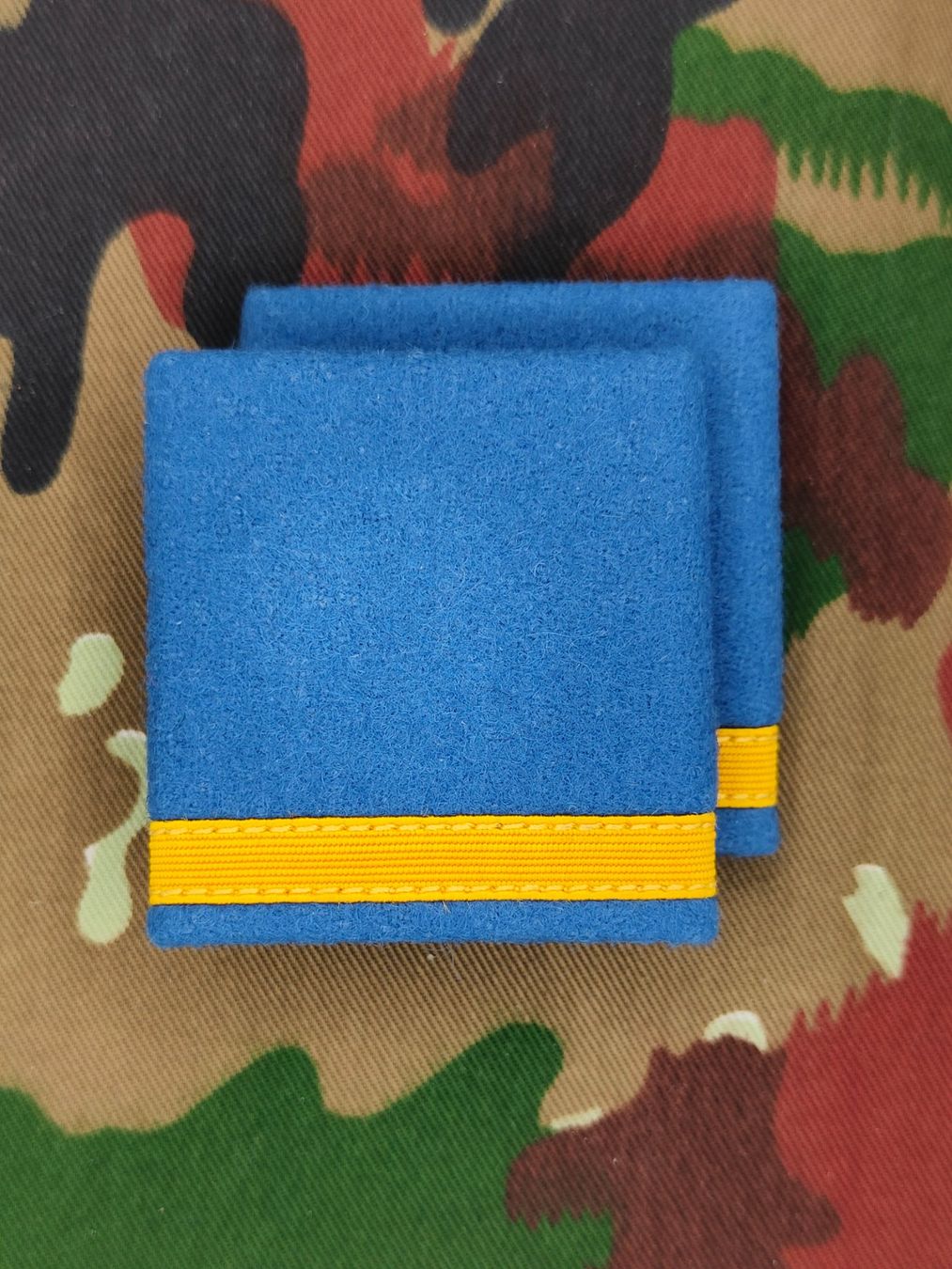 Schweizer Armee Placchette & Badge: Schulterpatten Ord. 1995 Major Set – Usato da Bauma venduto da SwissMilitaria