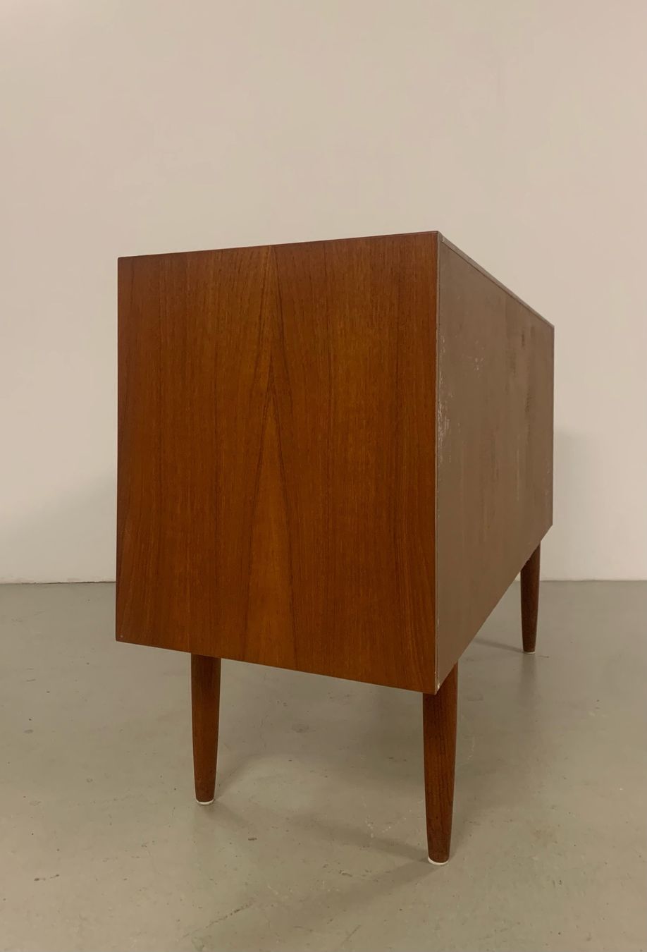 Knoll Cassettiere: MidCentury Teak Sideboard Nils Jonsson – Usato da Basel venduto da MidMod20C 9