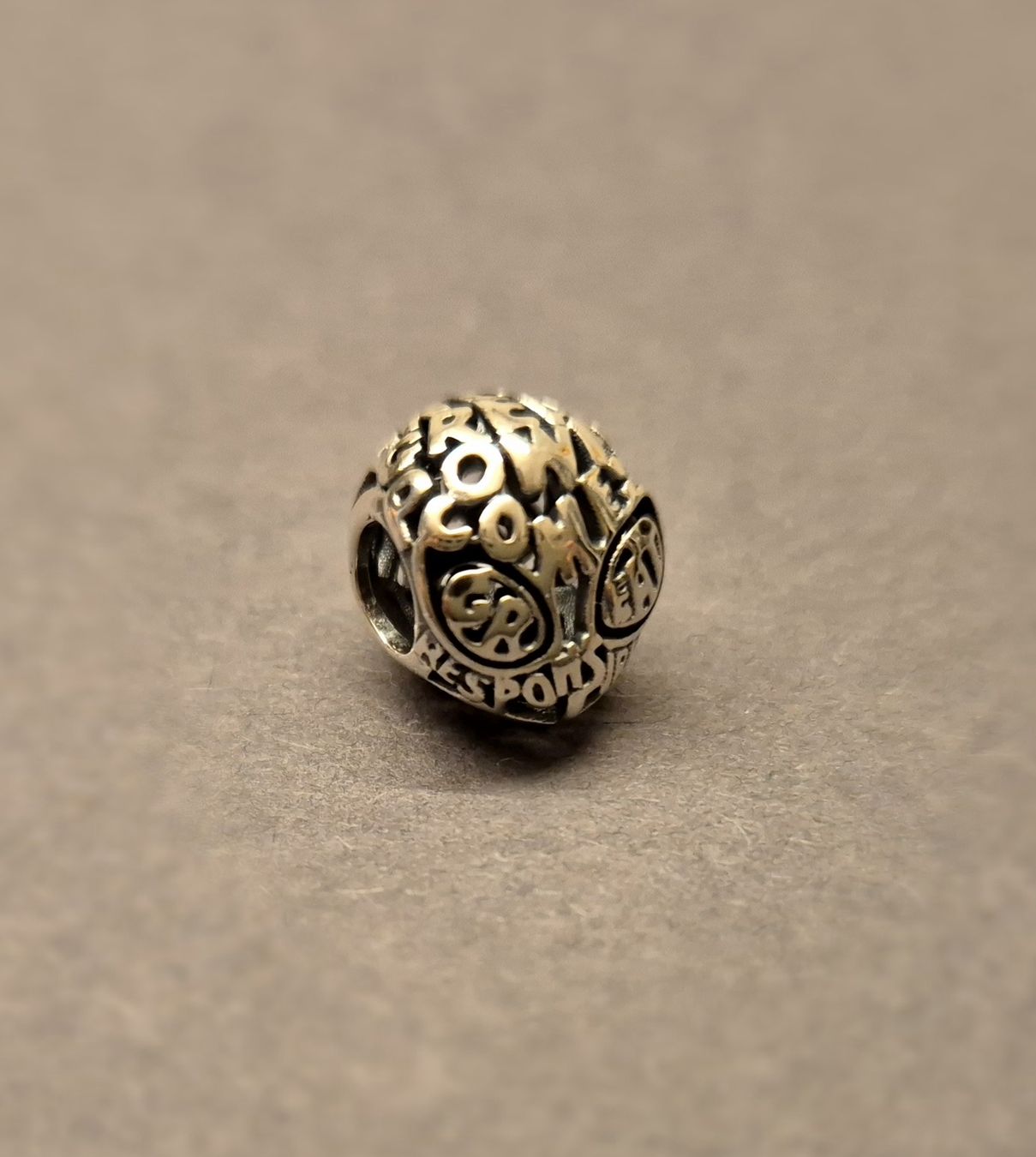 Anhänger: Silber Charm Spiderman Kopf +Garantie – Neu (gemäss Beschreibung) aus Rotkreuz von Carbone_Bijou-Shop