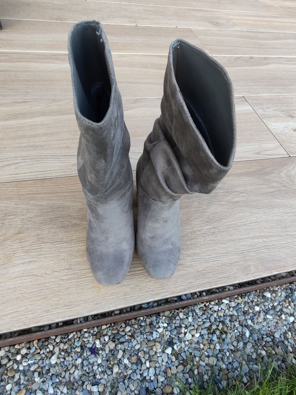 Zalando Scarpe da donna: Neuwertige Stiefel, weiter Schaft – Nuovo (secondo la descrizione) da Egnach venduto da bgdo26 1