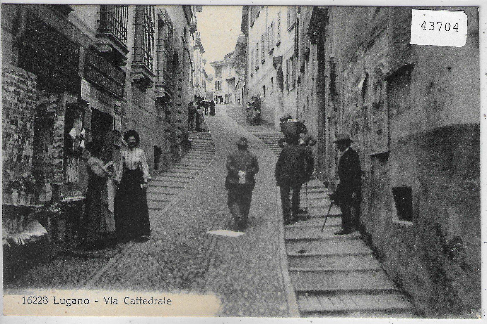 Cartoline postali: Lugano - Via Cattedrale - animee – Usato da Ettingen venduto da Kartenplanet