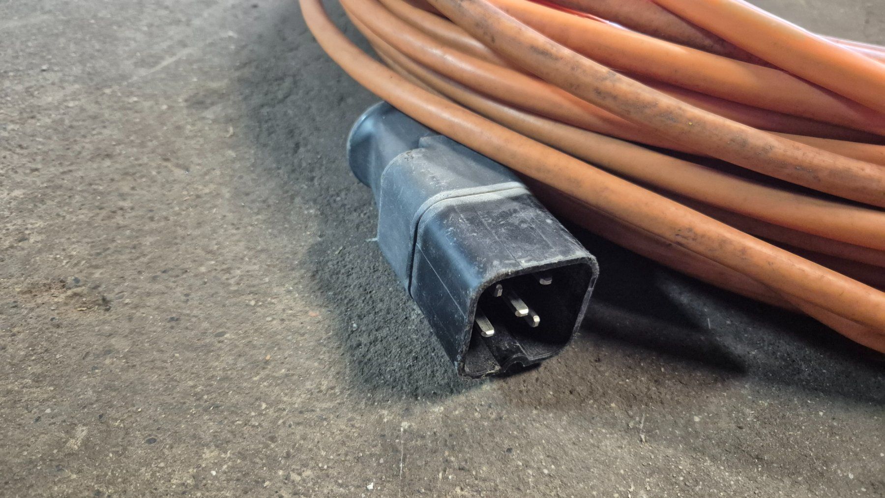 Câbles: 50m 380Volt Kabel – D'occasion à Nottwil par 666777 3
